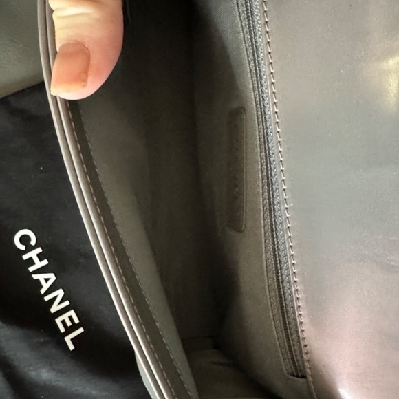 Chanel Boy Medium - Picture 11 of 16
